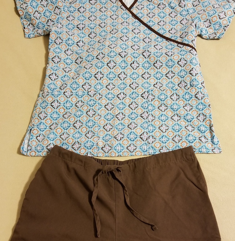 Scrub set